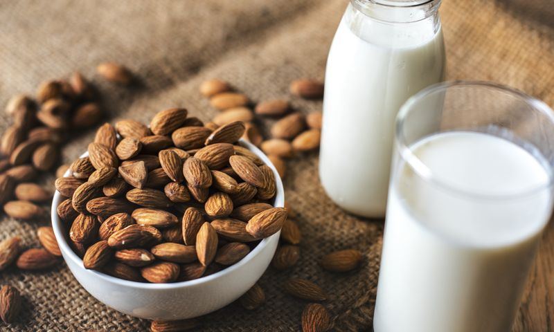wholistic_nutrition_almond_milk