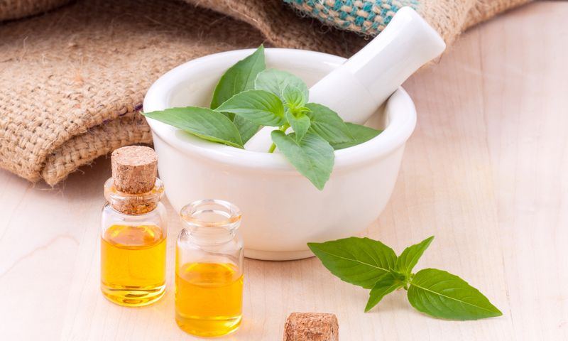 wholistic_nutrition_essential_oils